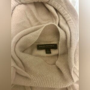 Genuine 100% Cashmere Sweater - Banana Republic - Camel Hoodie